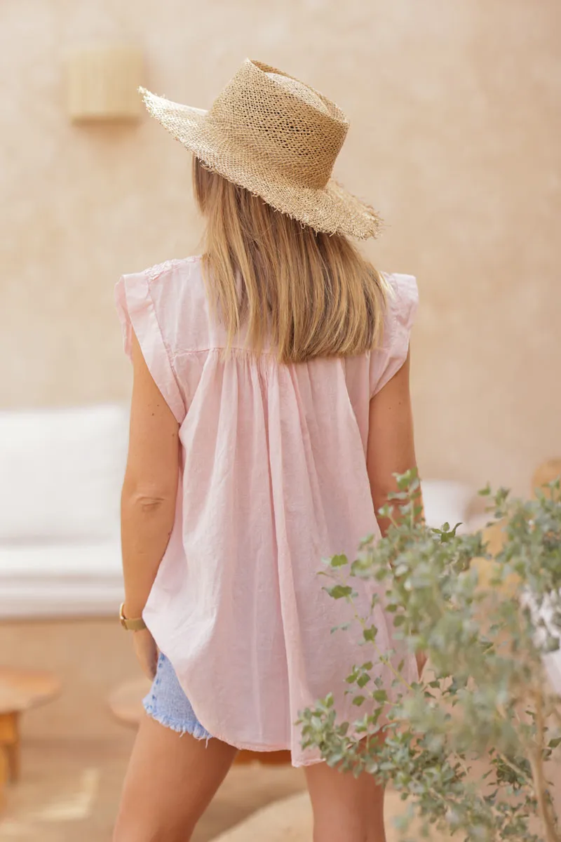 Blouse rose pâle sans manches boutonnée col smocké