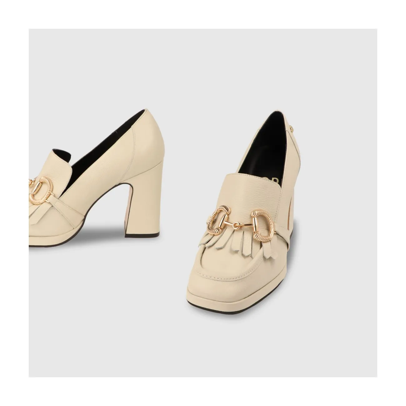 Mocassins femme en cuir blanc cassé avec détail boucle | Chaussures femme LODI en ligne.