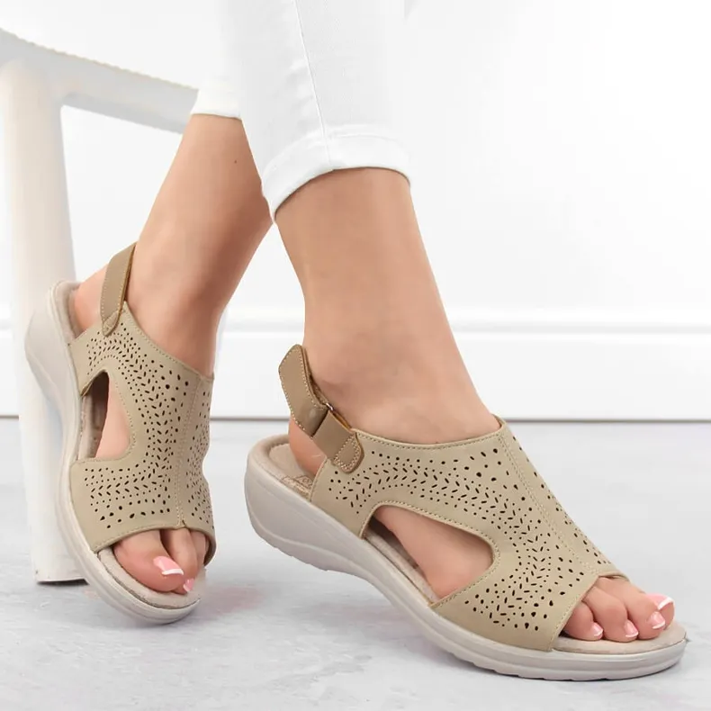 Sandales femme ajourées avec velcro, beige Potocki 90304