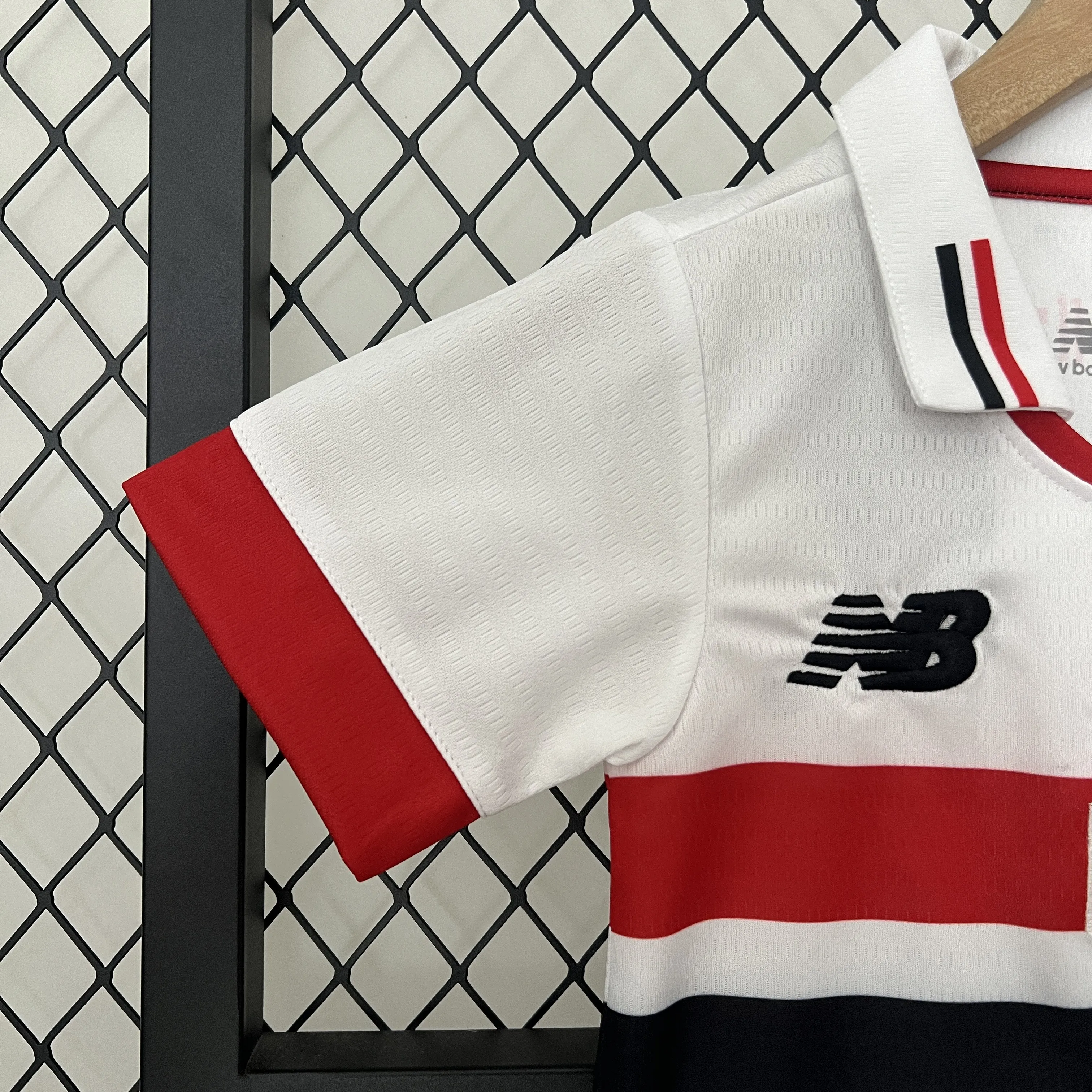 São Paulo Equipamento Principal 2024/25 Kit Criança