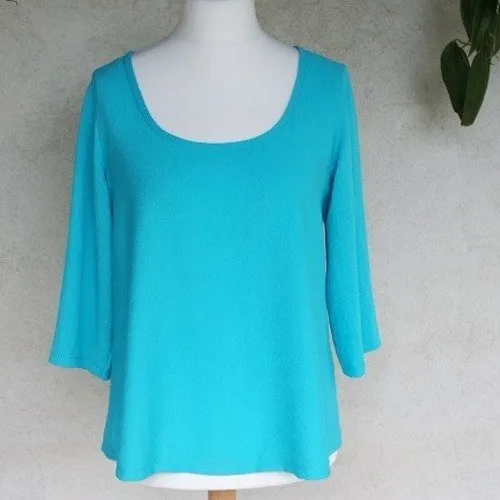 Top / tunique / blouse manches 3/4 forme trapèze ample en viscose bleu turquoise dentelle dans le dos